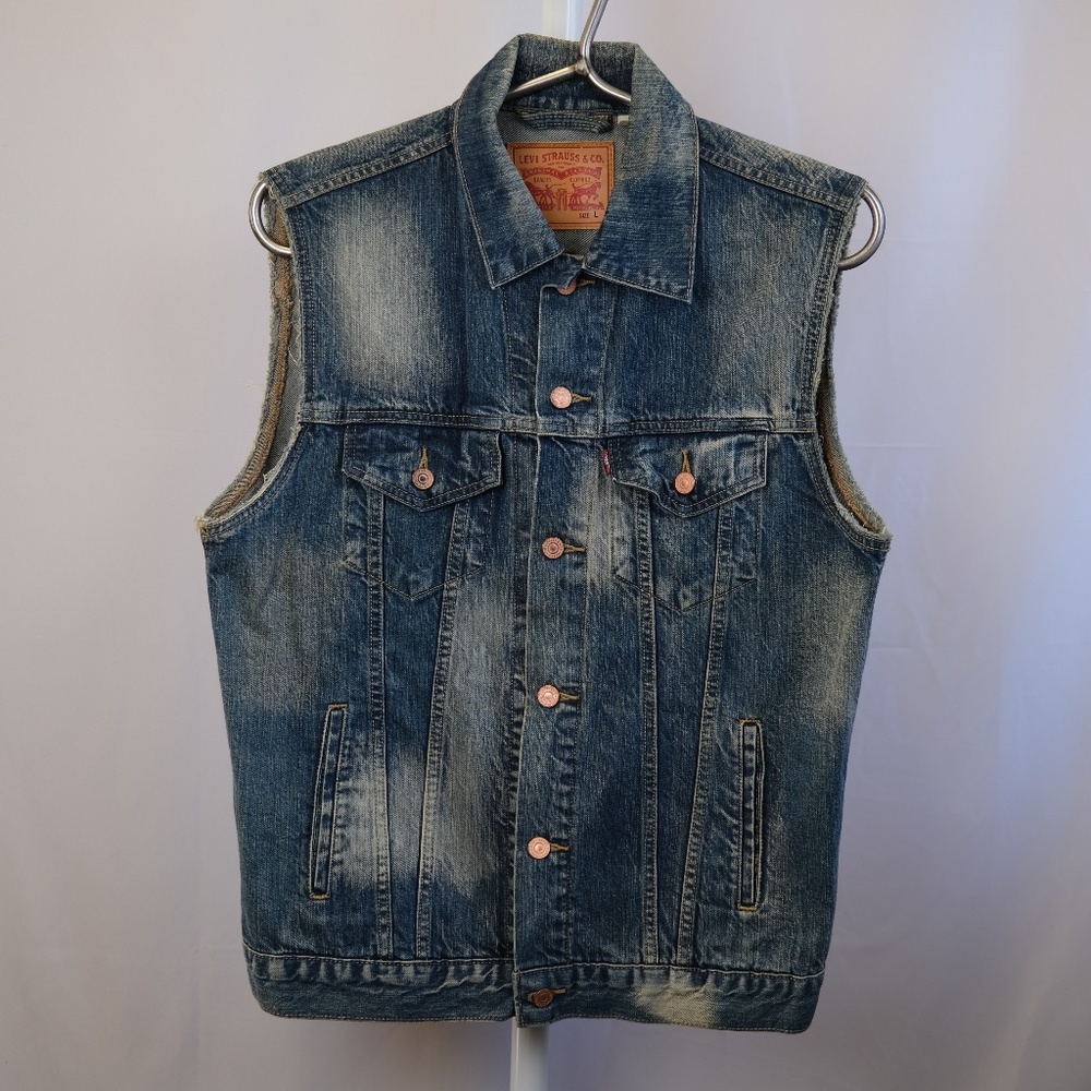 Levi's Distressed Trucker Vest Size Large